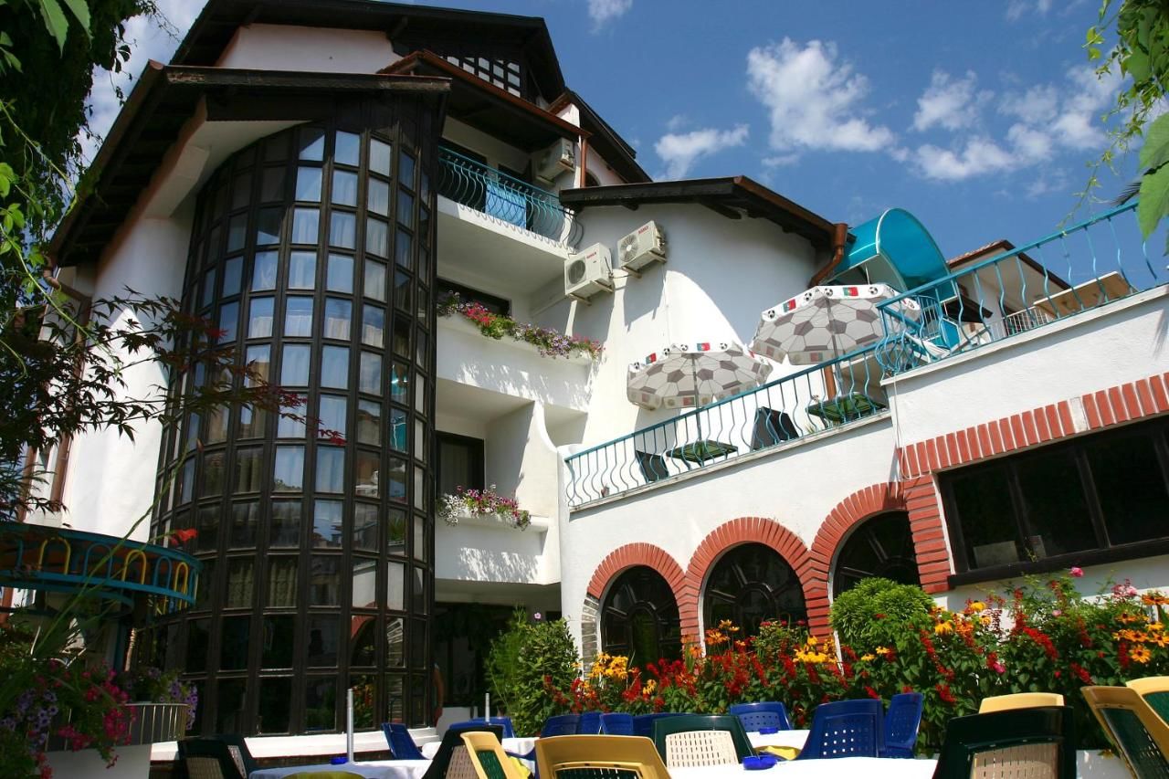 Отель Family Hotel Flora Несебр-4